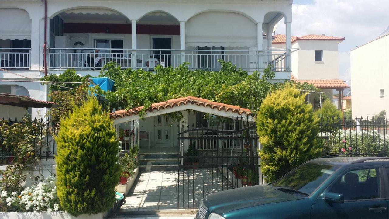 Grigorios Apartments Vrasná Esterno foto