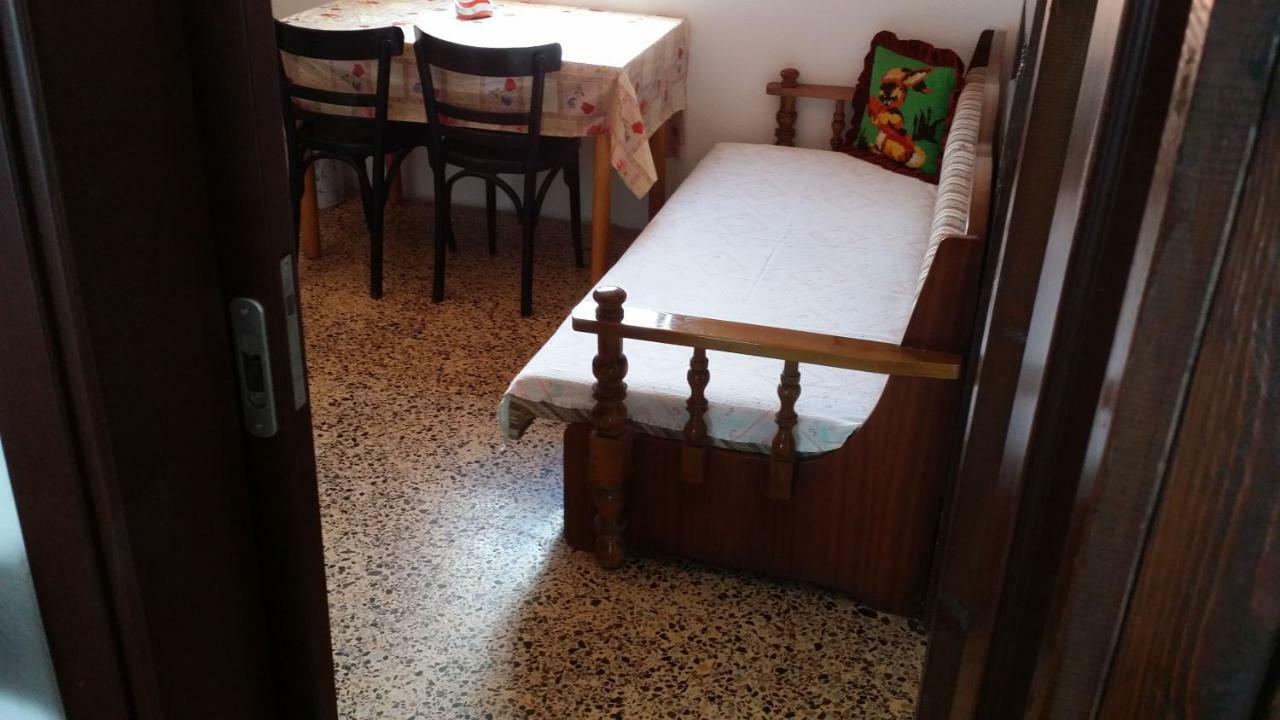 Grigorios Apartments Vrasná Esterno foto