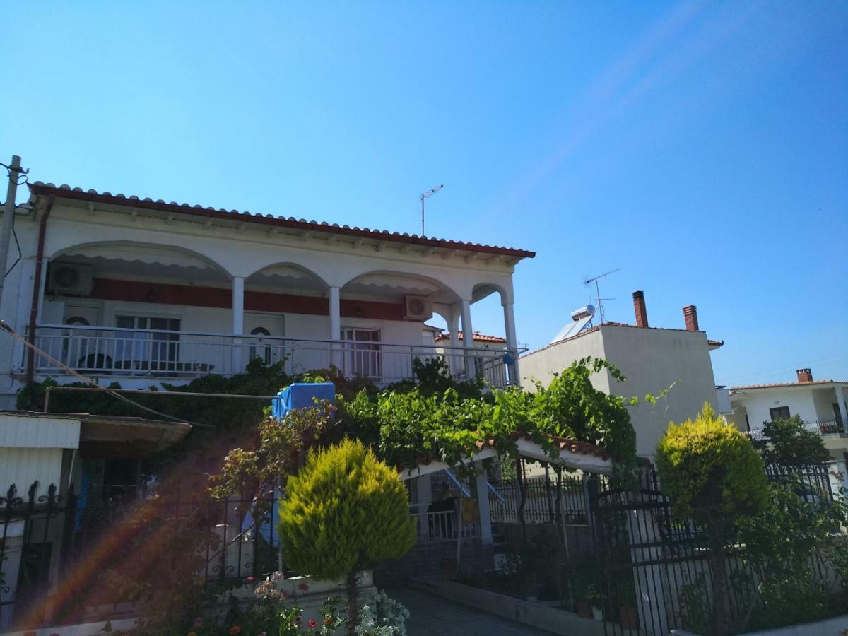 Grigorios Apartments Vrasná Esterno foto