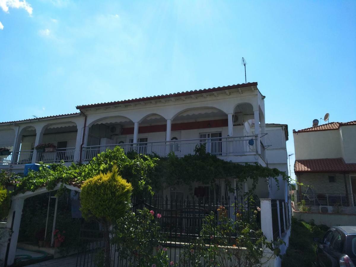 Grigorios Apartments Vrasná Esterno foto